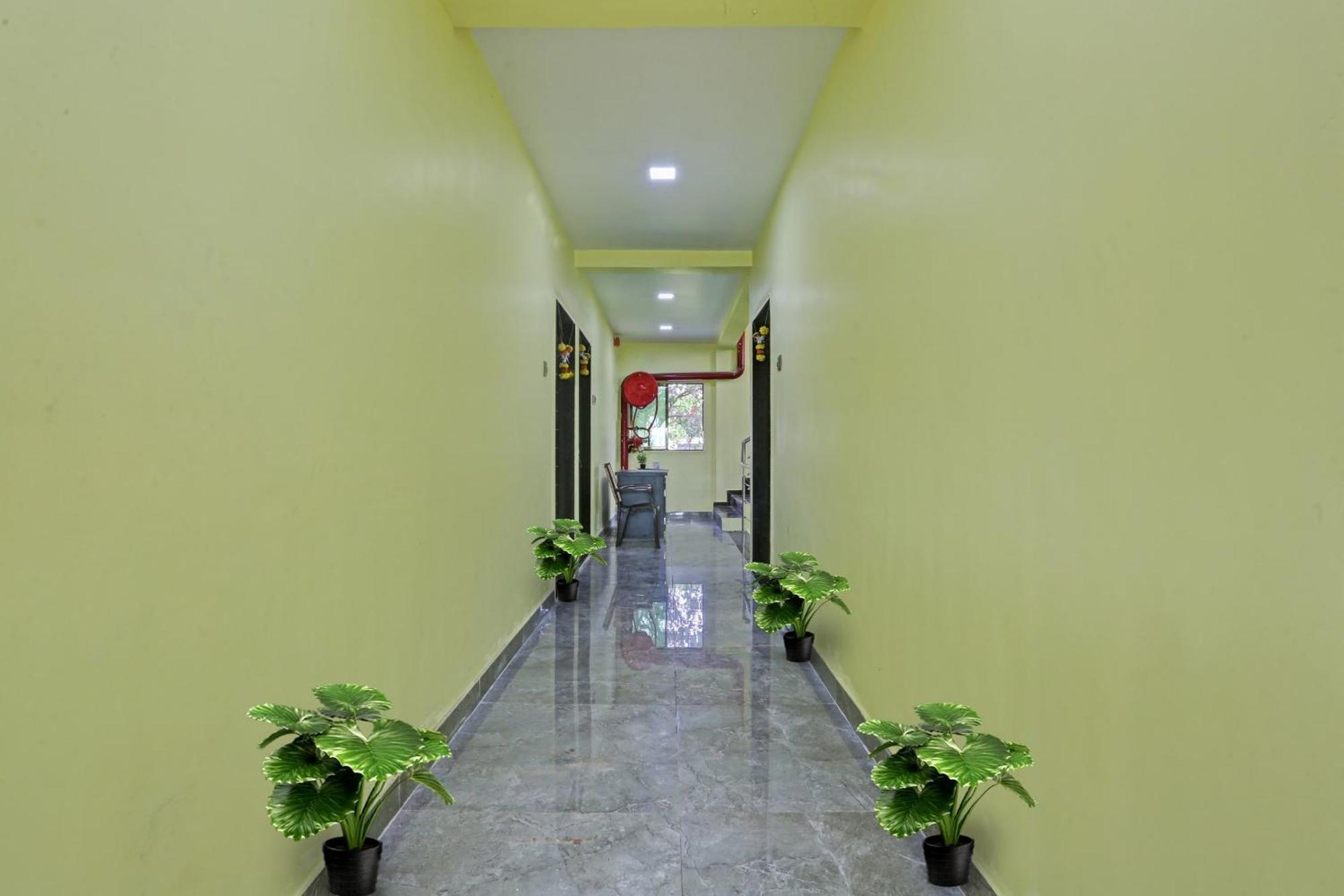 Hotel O Om Sai Residency Lodging And Boarding Taloje Budrukh Exterior foto