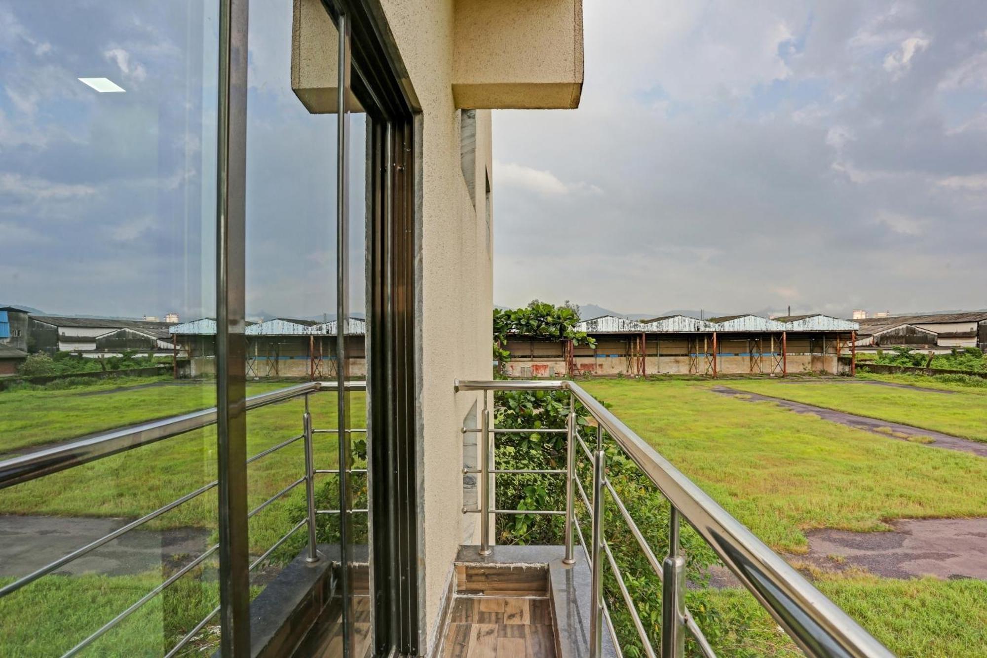 Hotel O Om Sai Residency Lodging And Boarding Taloje Budrukh Exterior foto